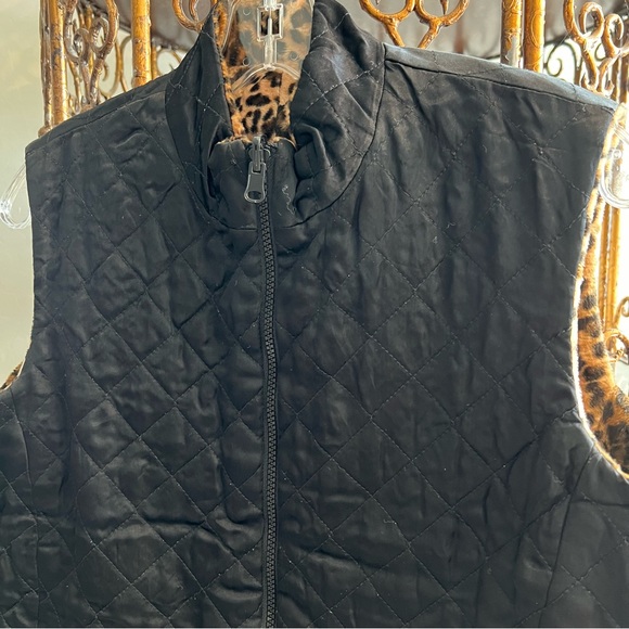 Jenni Max Reversible Quilted Leopard Vest - Picture 2 of 6
